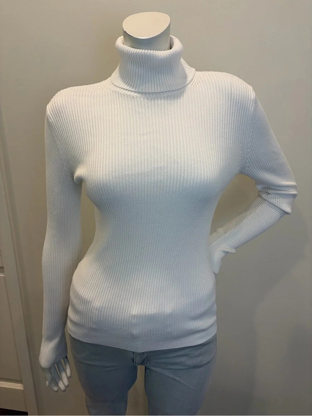 ABERCROMBIE & FITCH White Ribbed Turtleneck Sweater